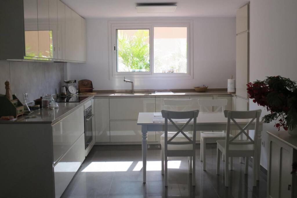 Luxury House With 3 Bedrooms, Sea Wiew And Swimming Pool In A Quiet Residence 푸에르토 데 산티아고 외부 사진